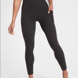 Athleta Salutation II Stash Pocket 7/8 leggings